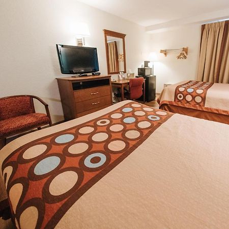 Super 8 By Wyndham Danbury Motel Екстериор снимка