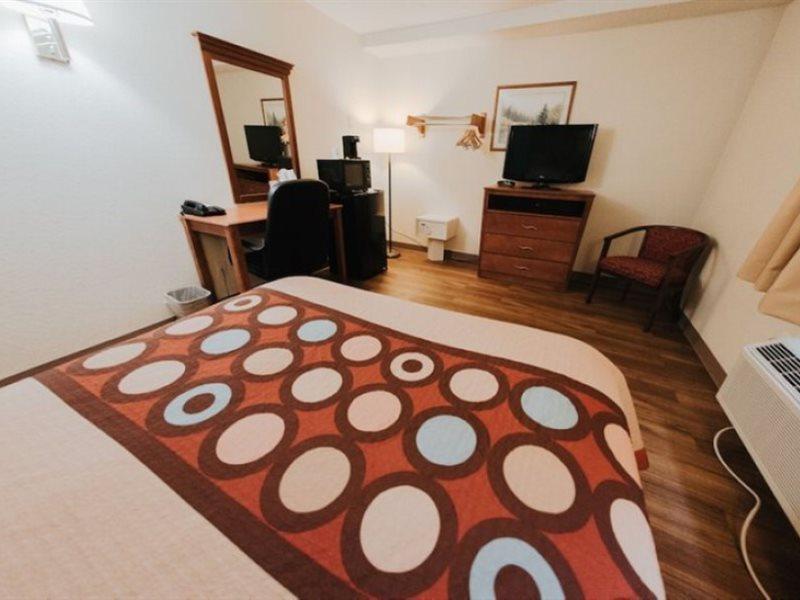 Super 8 By Wyndham Danbury Motel Екстериор снимка