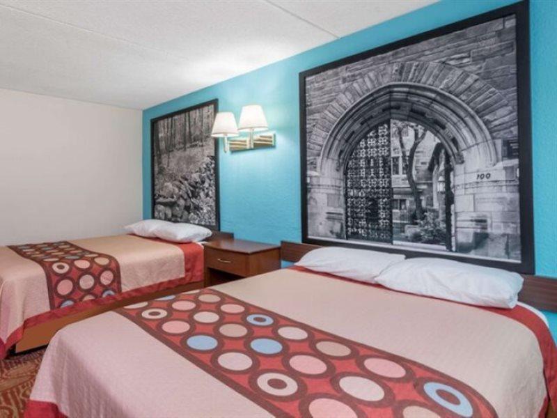 Super 8 By Wyndham Danbury Motel Екстериор снимка