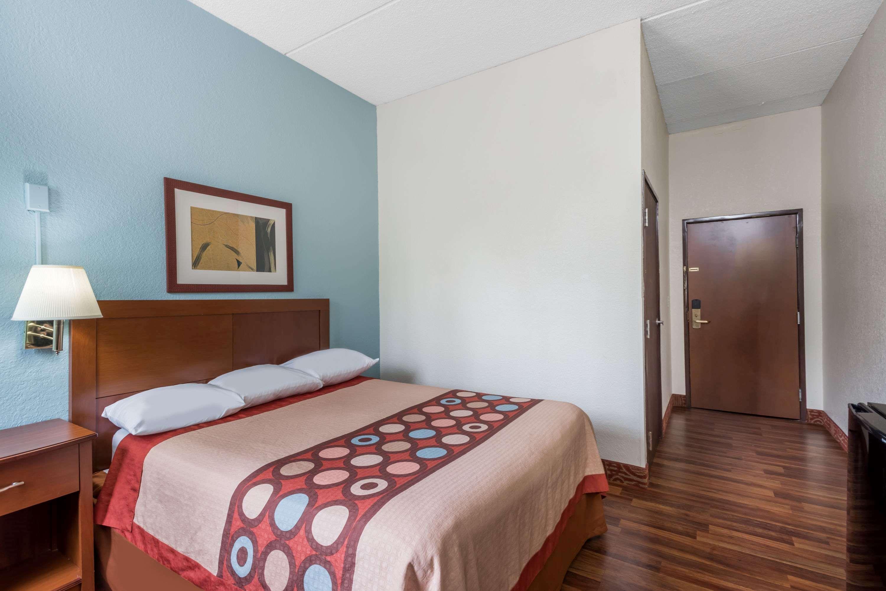 Super 8 By Wyndham Danbury Motel Екстериор снимка