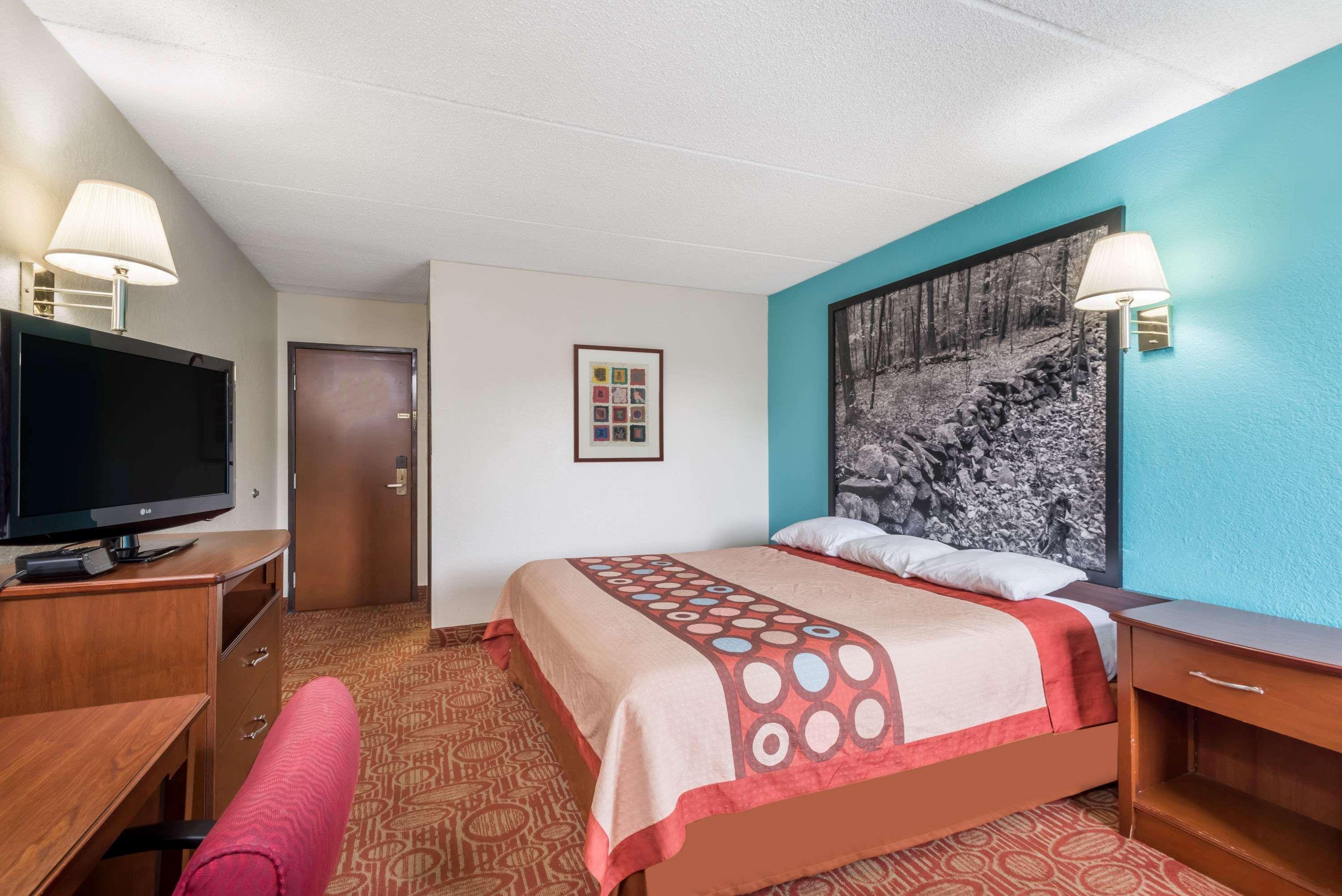 Super 8 By Wyndham Danbury Motel Екстериор снимка
