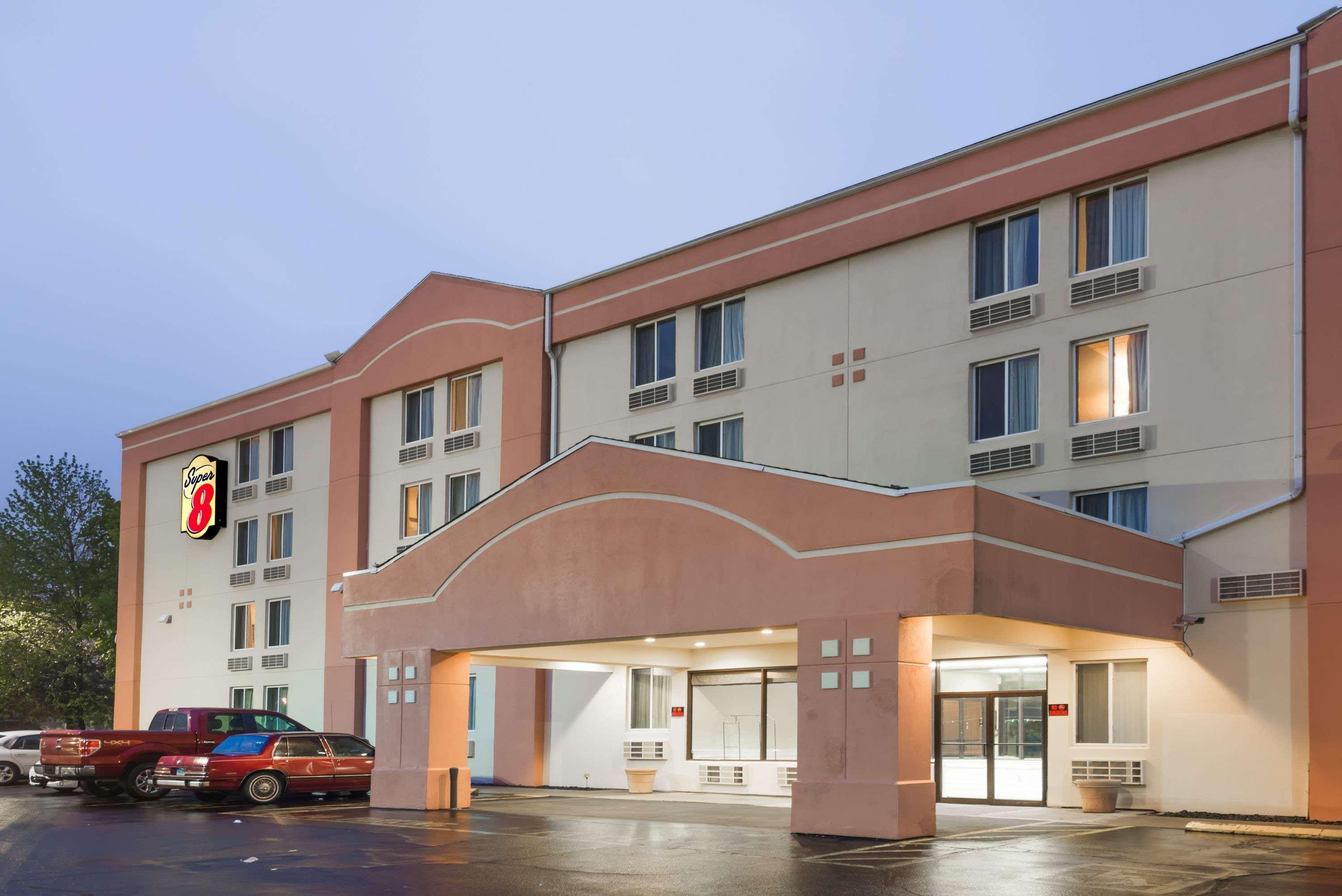 Super 8 By Wyndham Danbury Motel Екстериор снимка