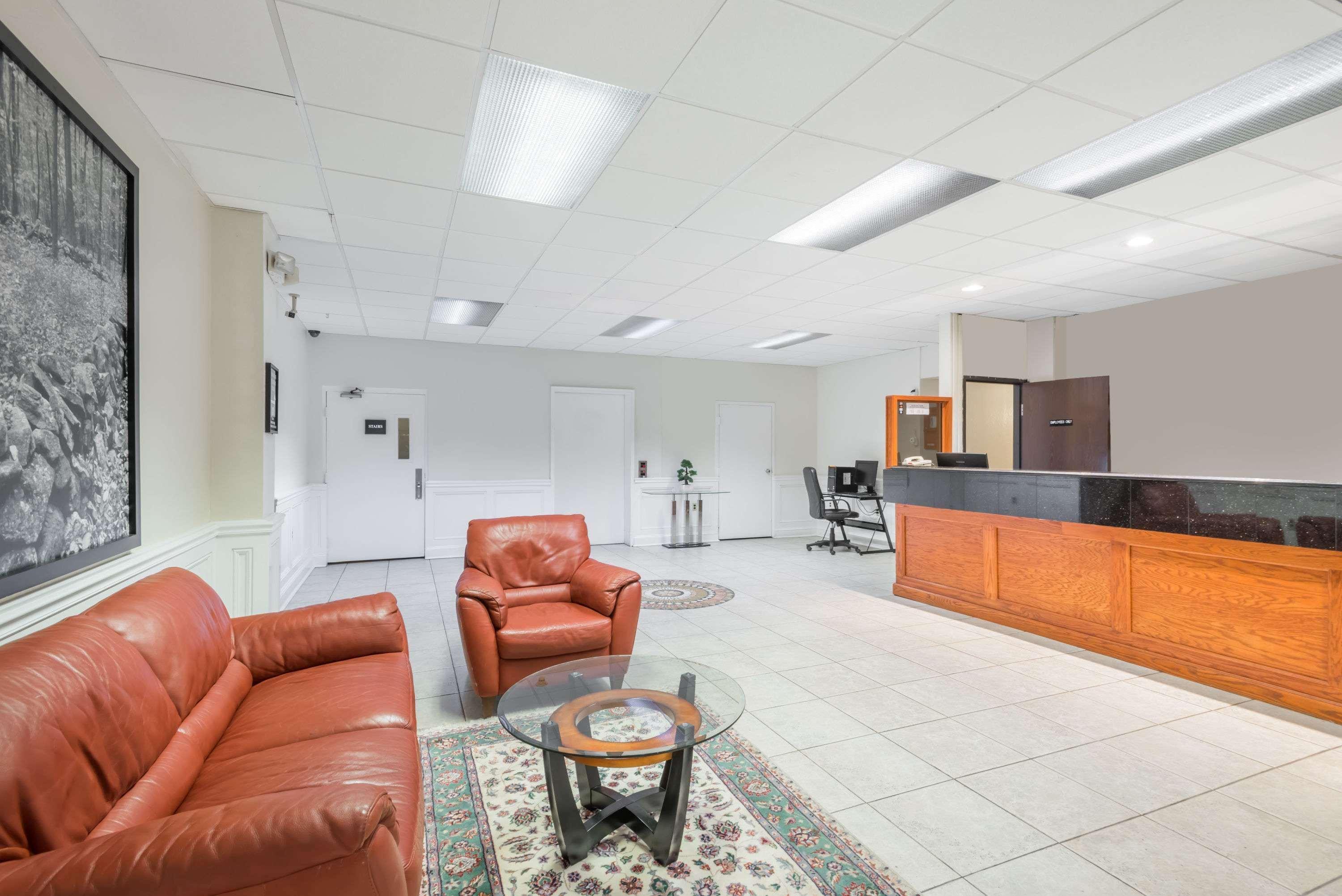Super 8 By Wyndham Danbury Motel Екстериор снимка