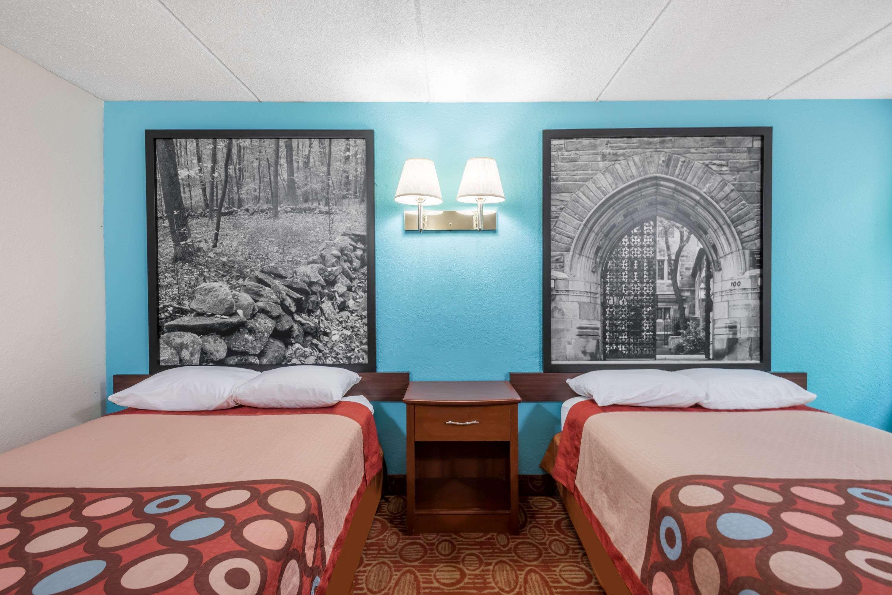 Super 8 By Wyndham Danbury Motel Екстериор снимка