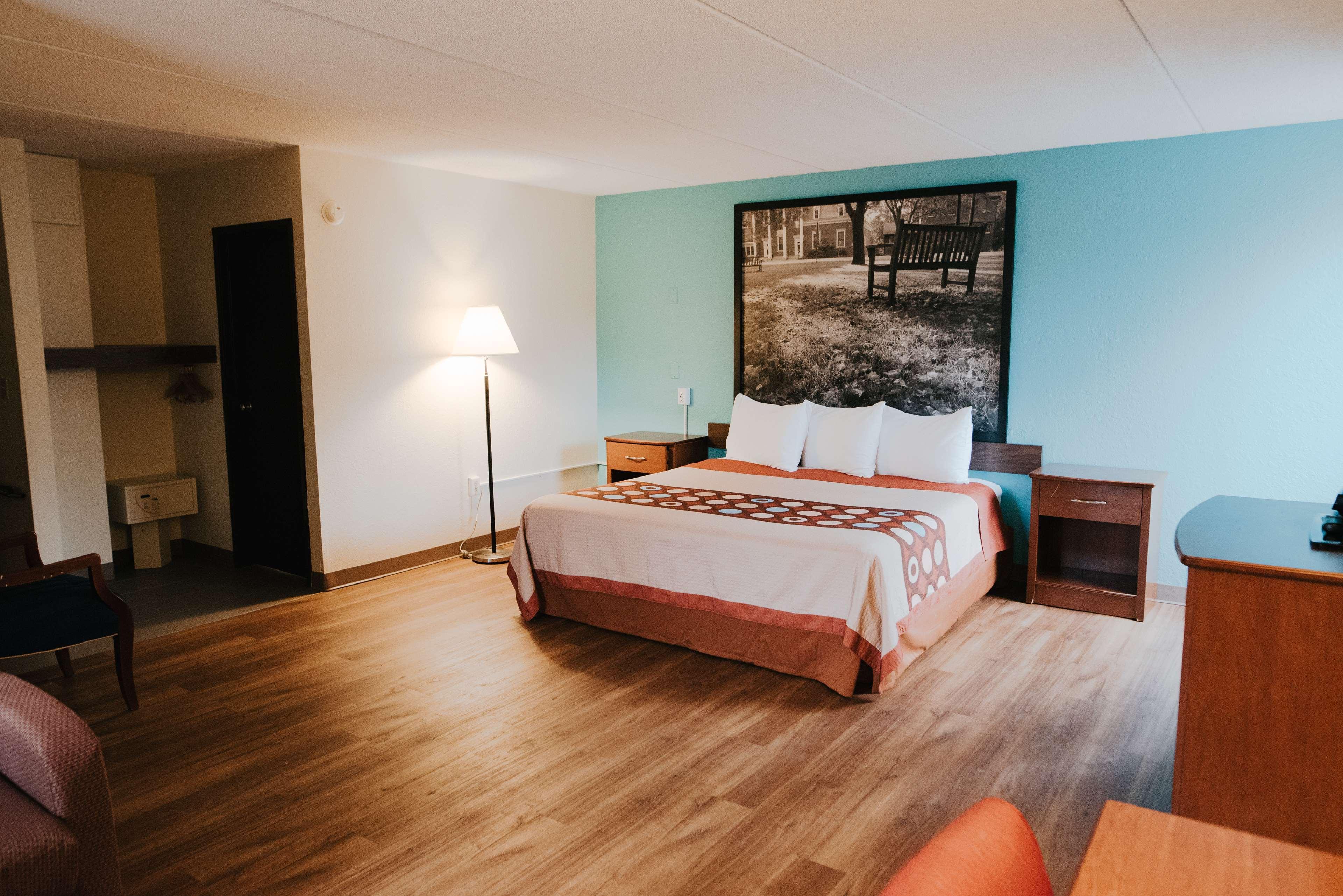 Super 8 By Wyndham Danbury Motel Екстериор снимка