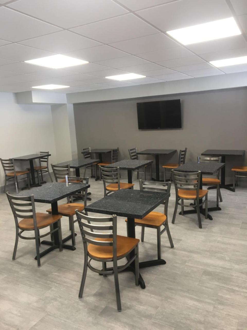 Super 8 By Wyndham Danbury Motel Екстериор снимка