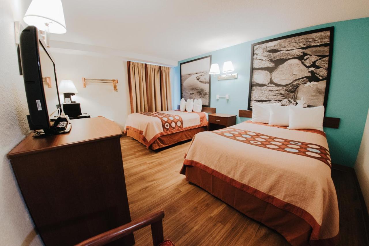 Super 8 By Wyndham Danbury Motel Екстериор снимка